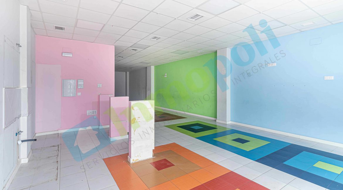 Detalle interior local hacia fondo A9651S