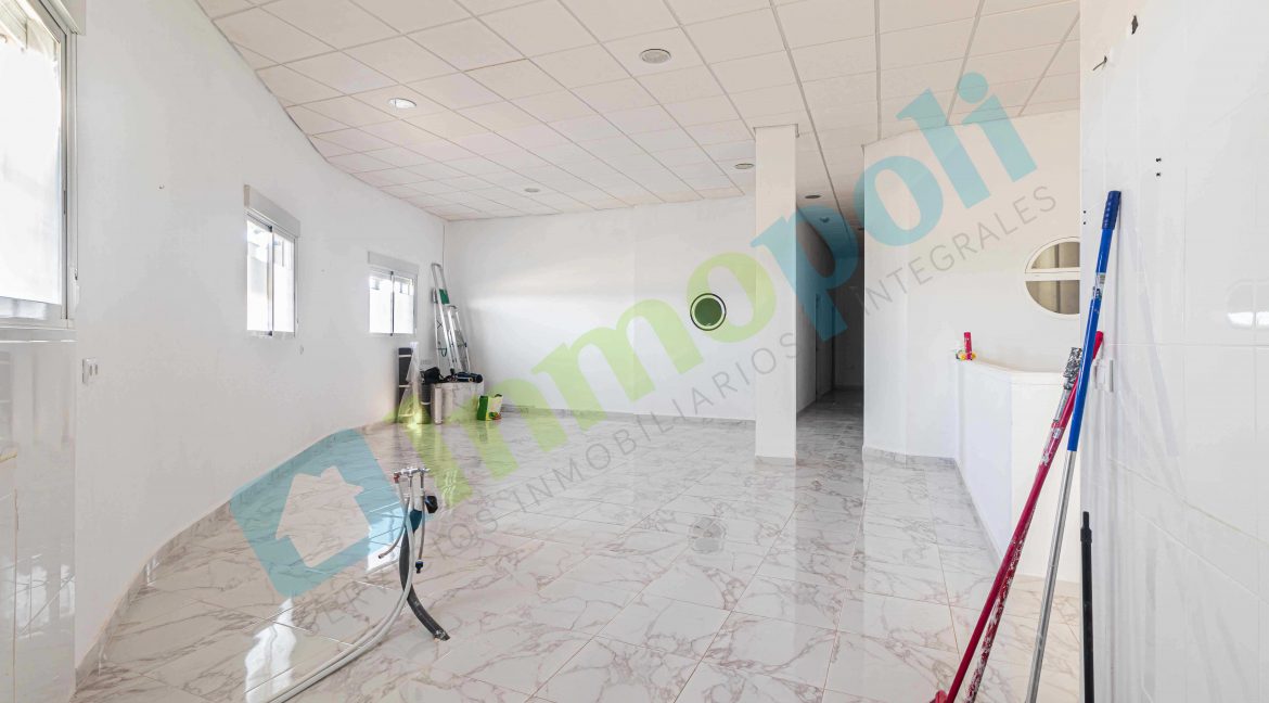 Sala principal local en planta 00 (vistas a interior)