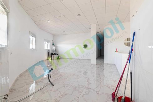 Sala principal local en planta 00 (vistas a interior)