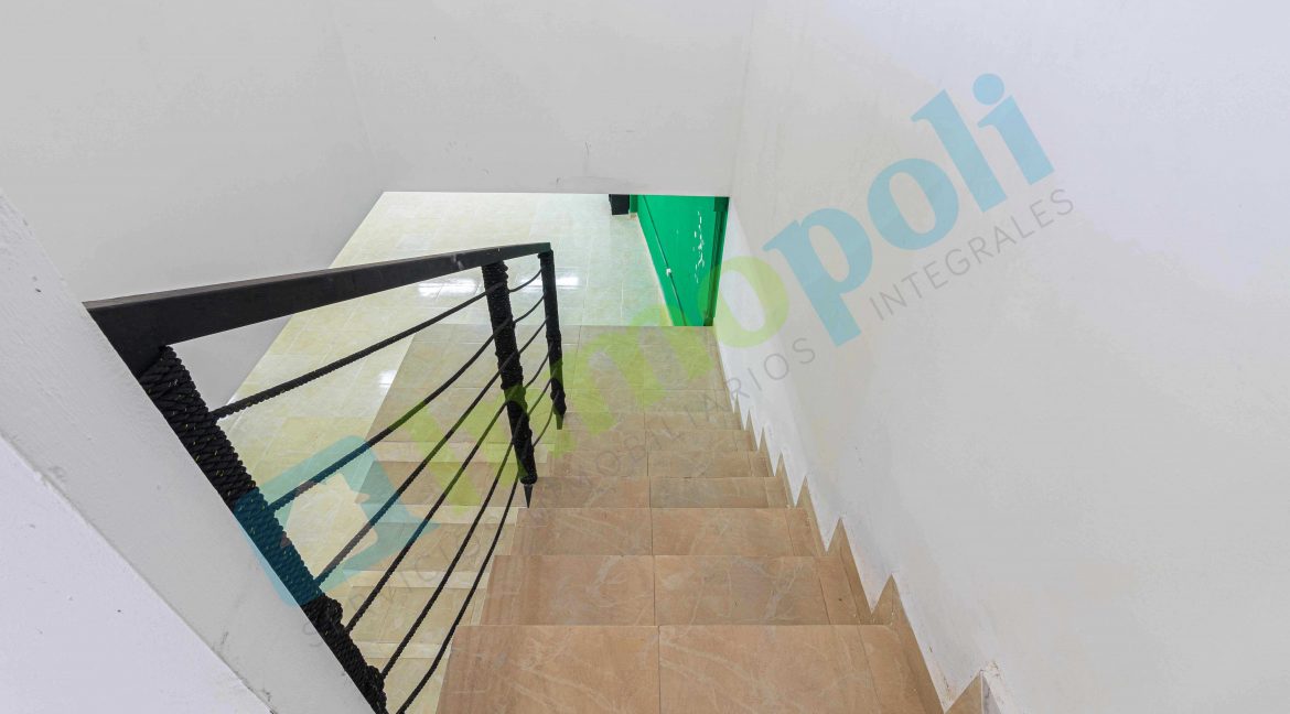 Acceso a planta -01 escaleras A10075S
