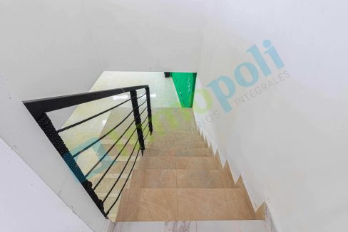 Acceso a planta -01 escaleras A10075S