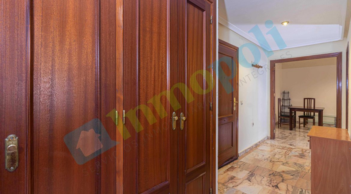 Vista Hall acceso y entrada a salón - comedor V10153A