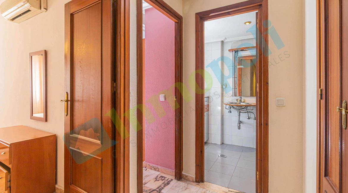 Distribución baño - dormitorios V10153A