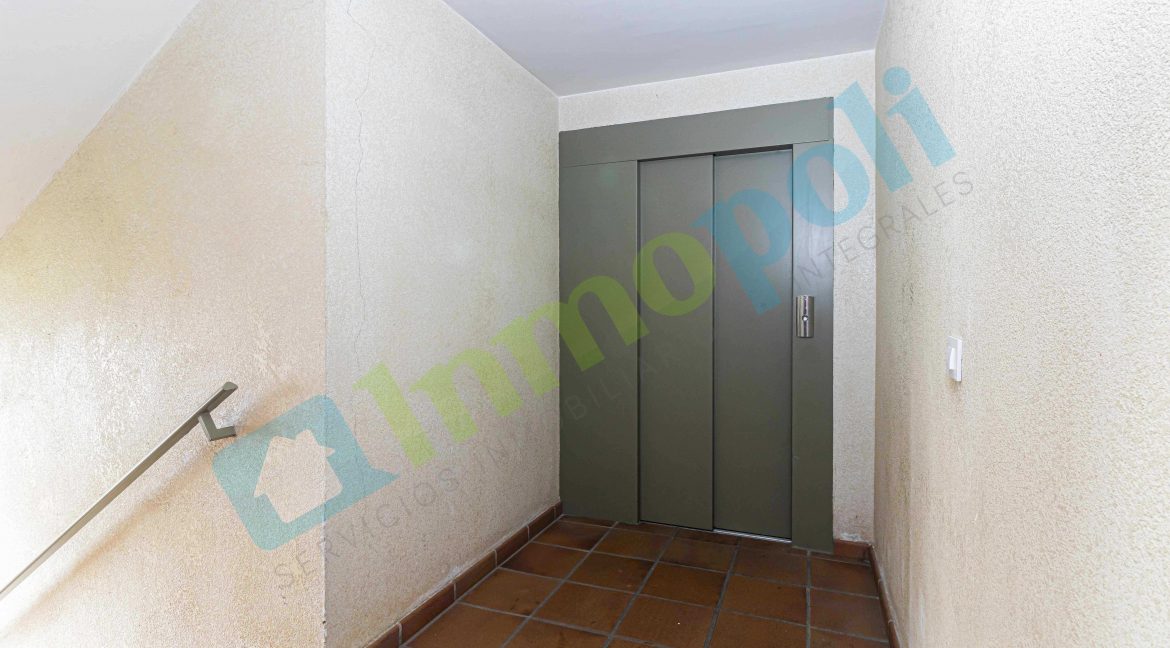 Ascensor en planta vivienda V10153A