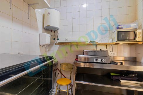 Interior cocina vista a mesa trabajo A10297A