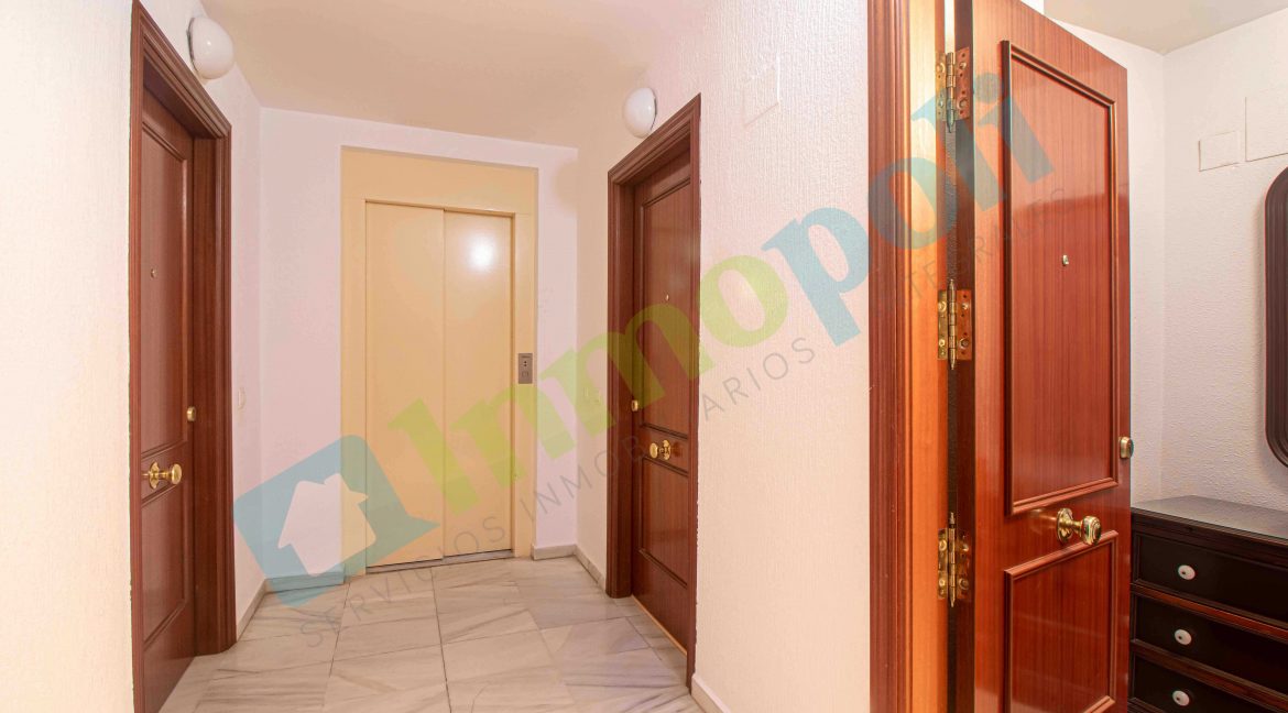 Vista acceso planta a apartamento A10329S