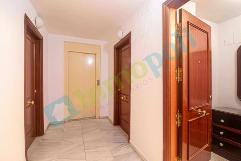 Vista acceso planta a apartamento A10329S