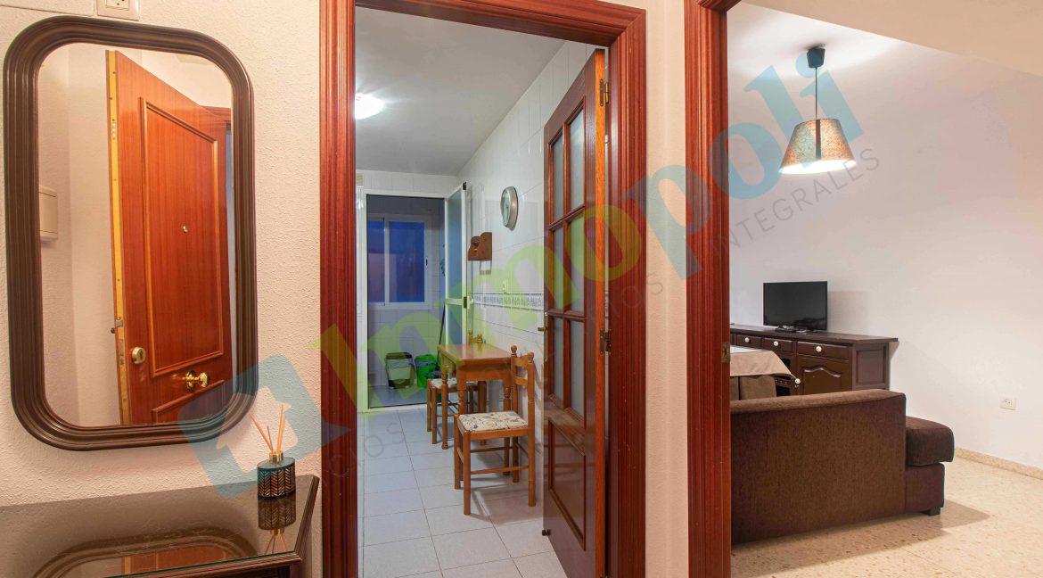 Vista desde hall de acceso a cocina y salón A10329S