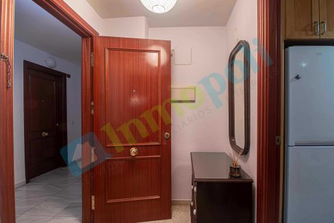 Vista desde hall acceso a salida de apartamento A10329S