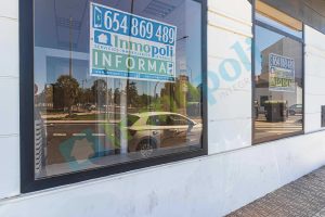 Detalle Escaparate Venta-Alquiler local en San Roque.